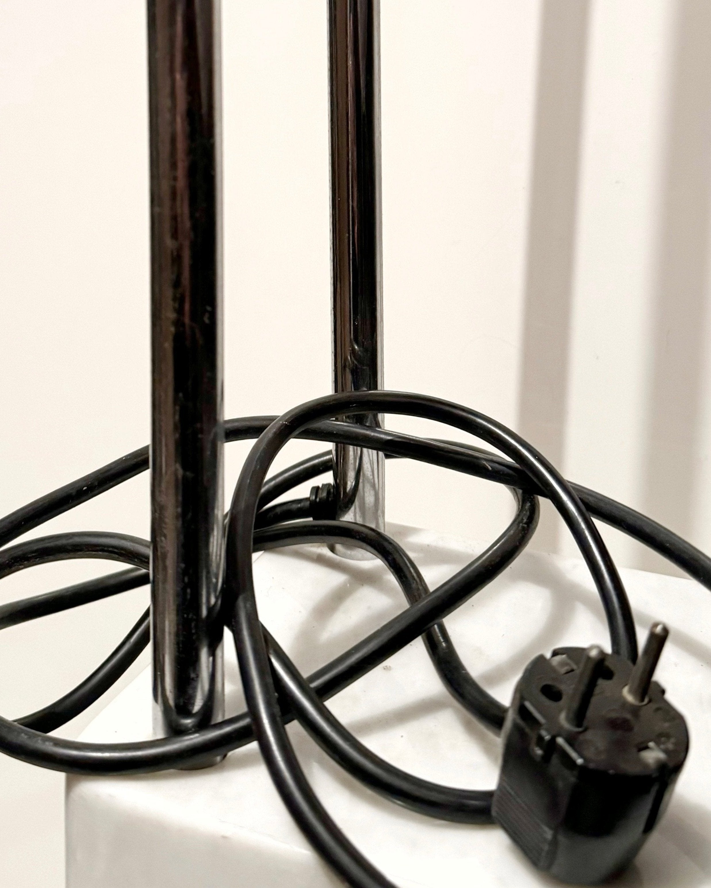 Gesto Terra marble floor lamp by Bruno Gecchelin