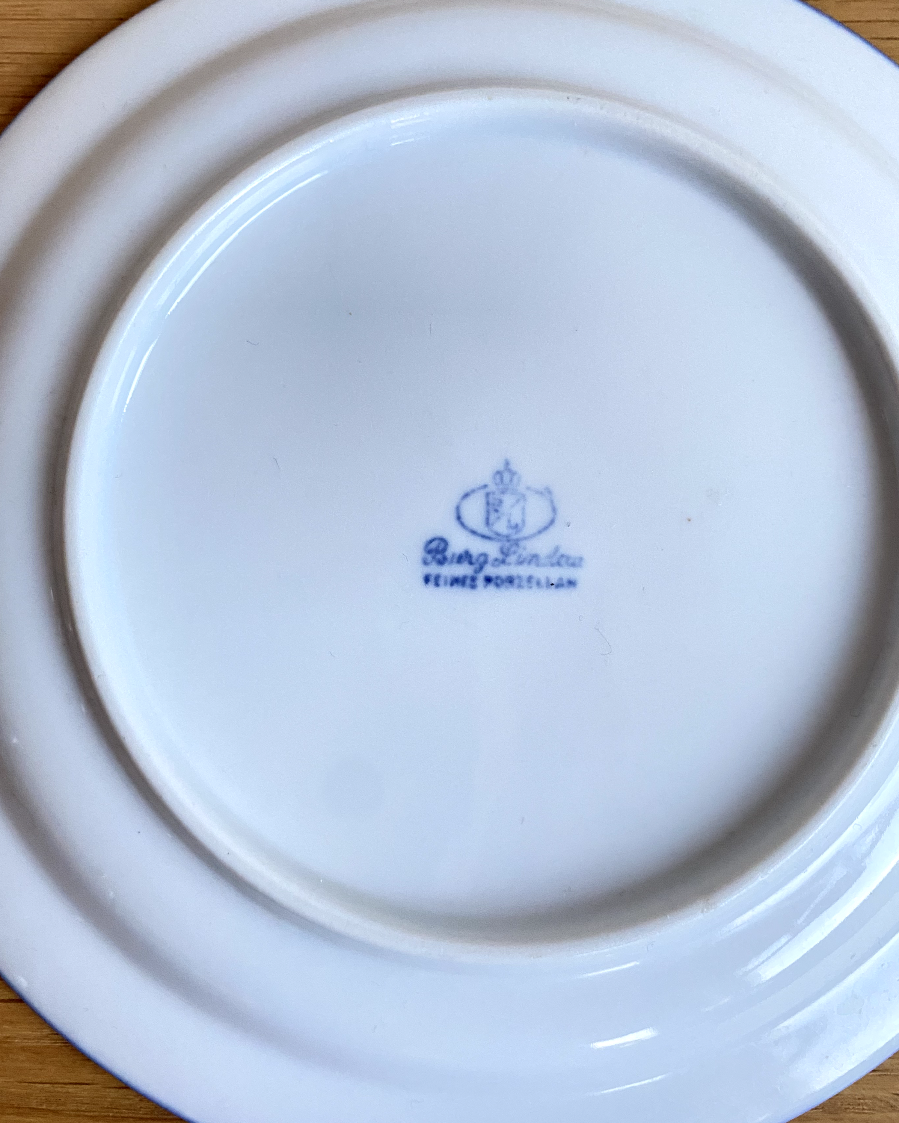Burg Lindau porcelain plates (6)